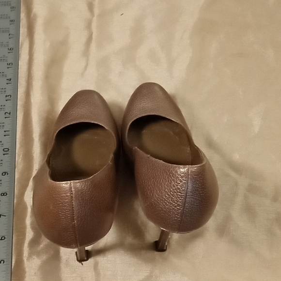 Yves Saint Laurent Brown Heels Classic Design - Picture 8 of 8